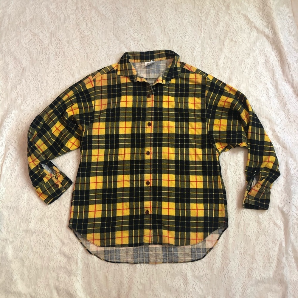 VTG 90s plaid oversized flannel long sleeved button up top